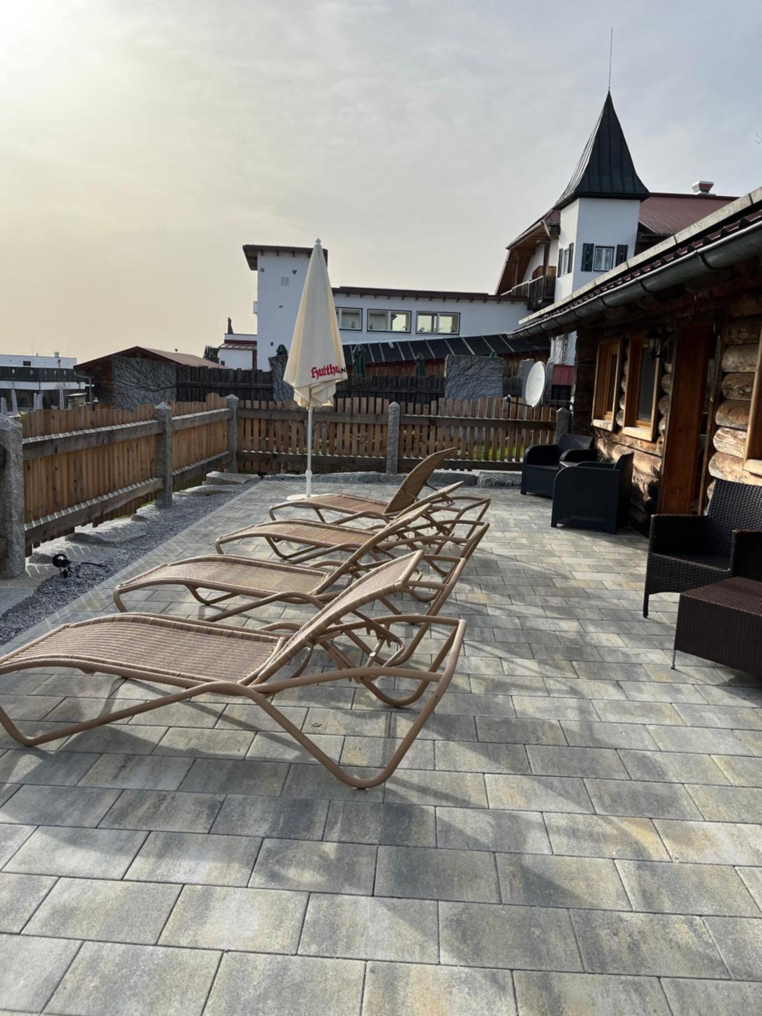 Bier Und Wohlfuehlhotel Gut Riedelsbach ノイライヒェナウ エクステリア 写真