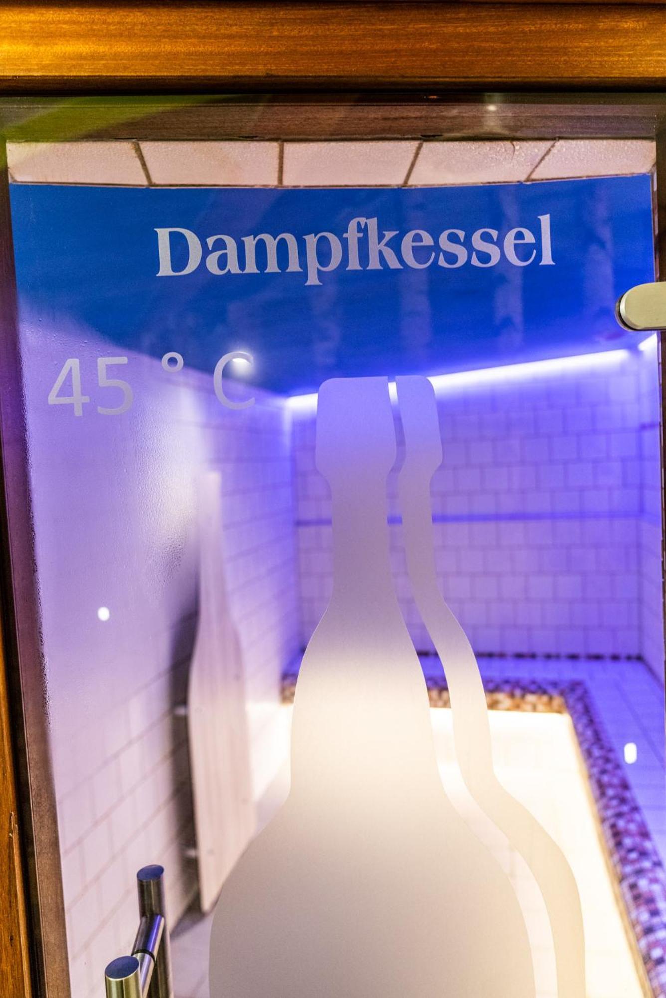 Bier Und Wohlfuehlhotel Gut Riedelsbach ノイライヒェナウ エクステリア 写真