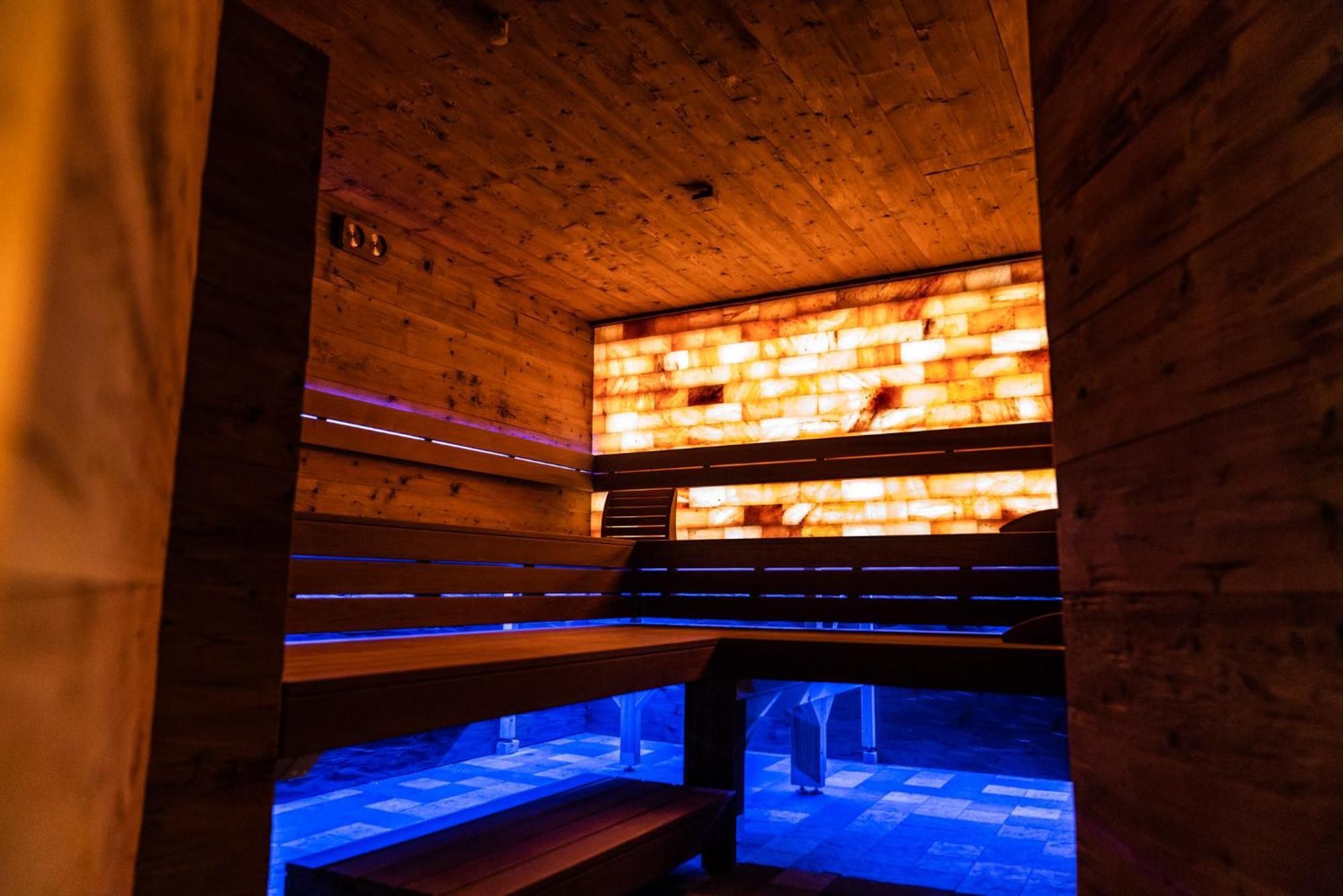 Bier Und Wohlfuehlhotel Gut Riedelsbach ノイライヒェナウ エクステリア 写真
