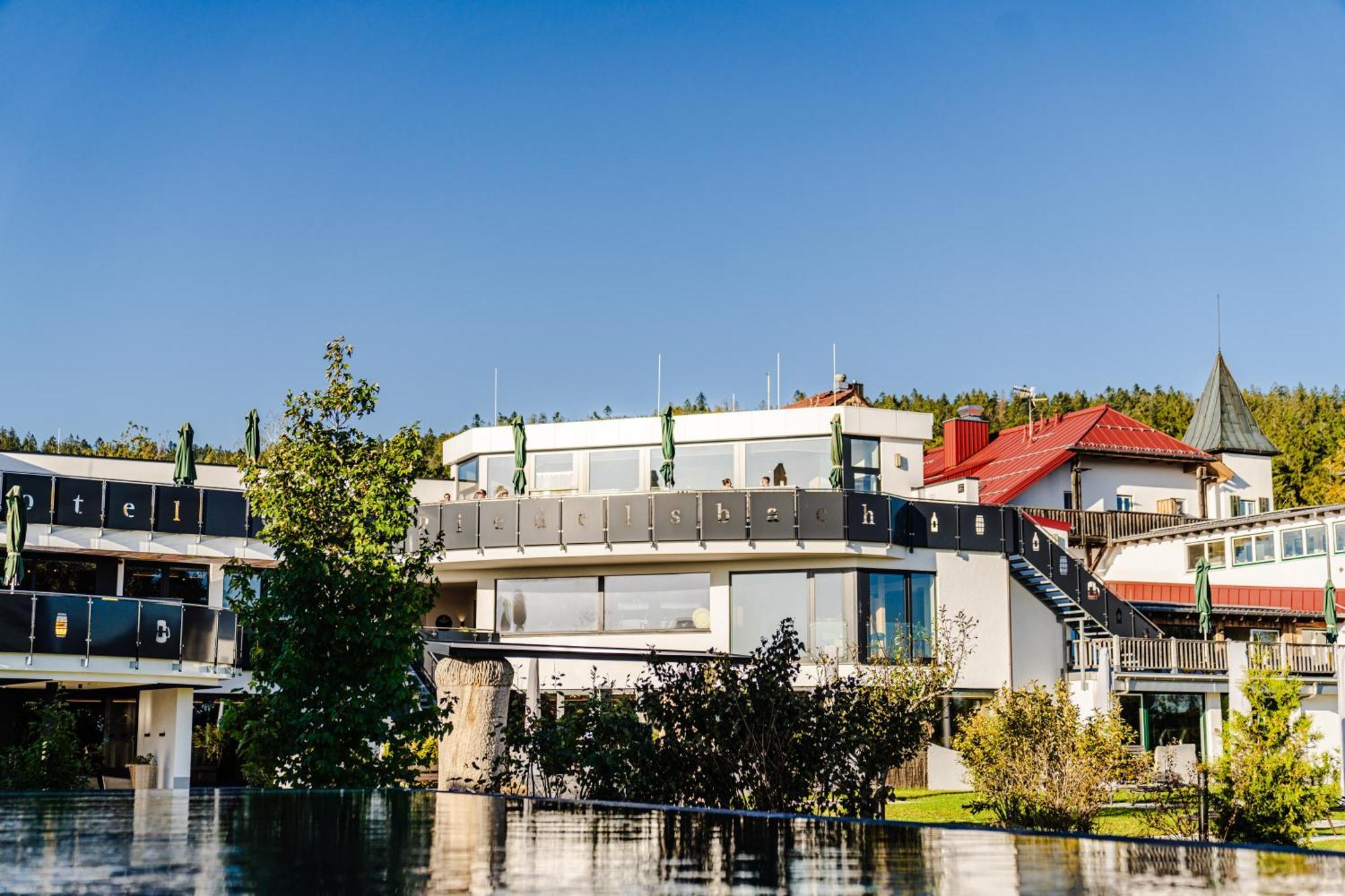 Bier Und Wohlfuehlhotel Gut Riedelsbach ノイライヒェナウ エクステリア 写真